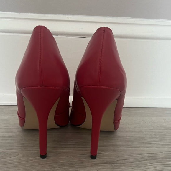 Steve Madden red stiletto pumps - Picture 3 of 5